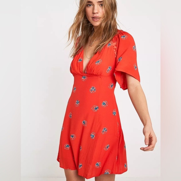 Free People Mockingbird Coral Red Floral Print
Backless Mini Dress sz 4 Sm/Med - Picture 1 of 10